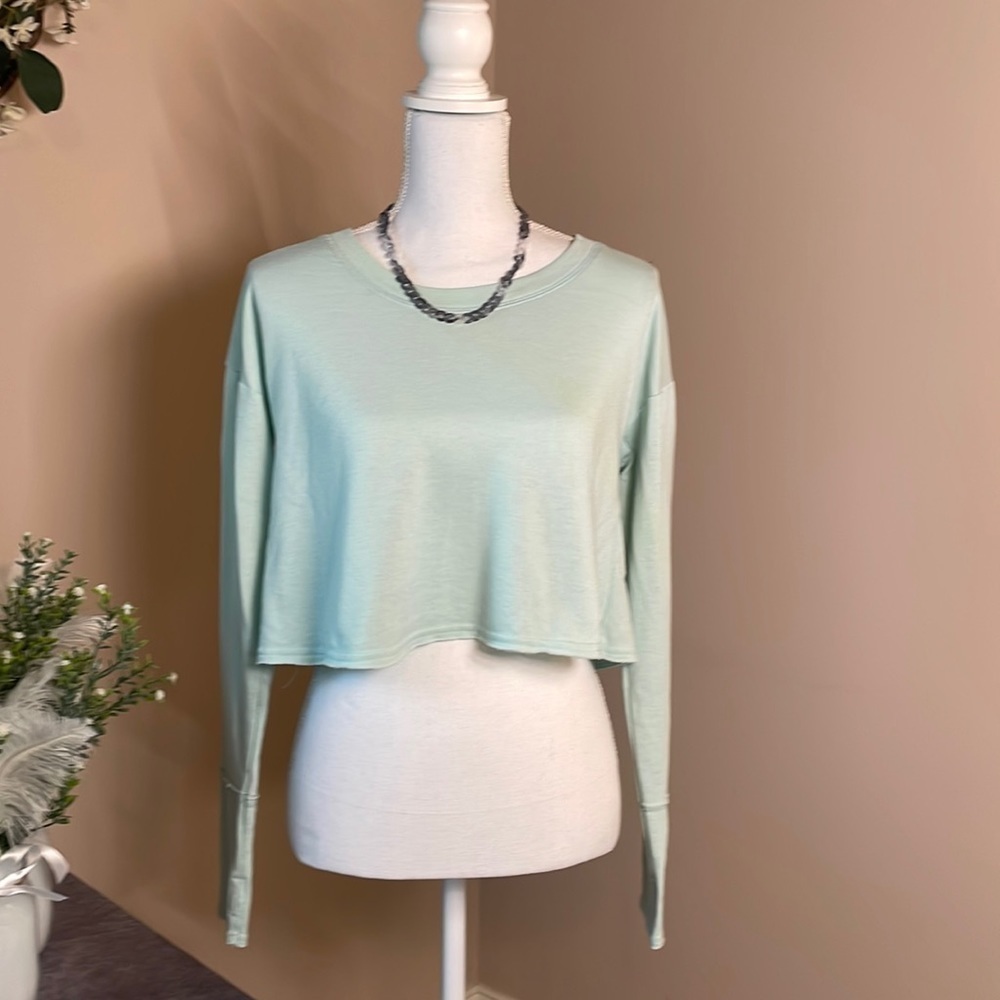 Light blue cropped sweatshirt, or sleep shirt.
